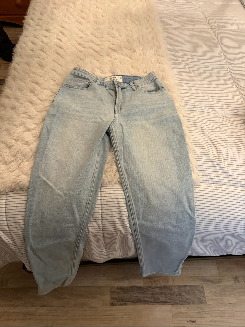 Hollister Light Blue Boyfriend Jeans - Relaxed Fit